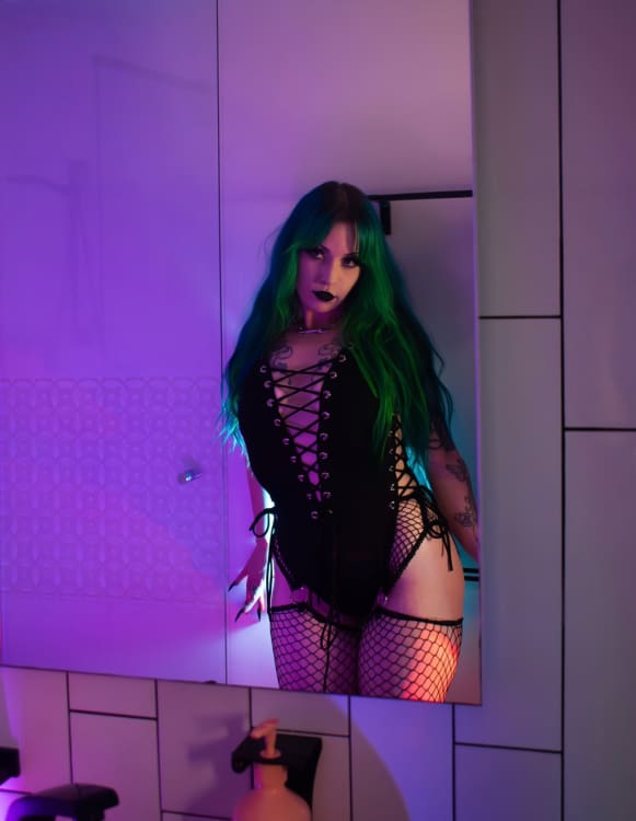 Sarah Sea photo 6